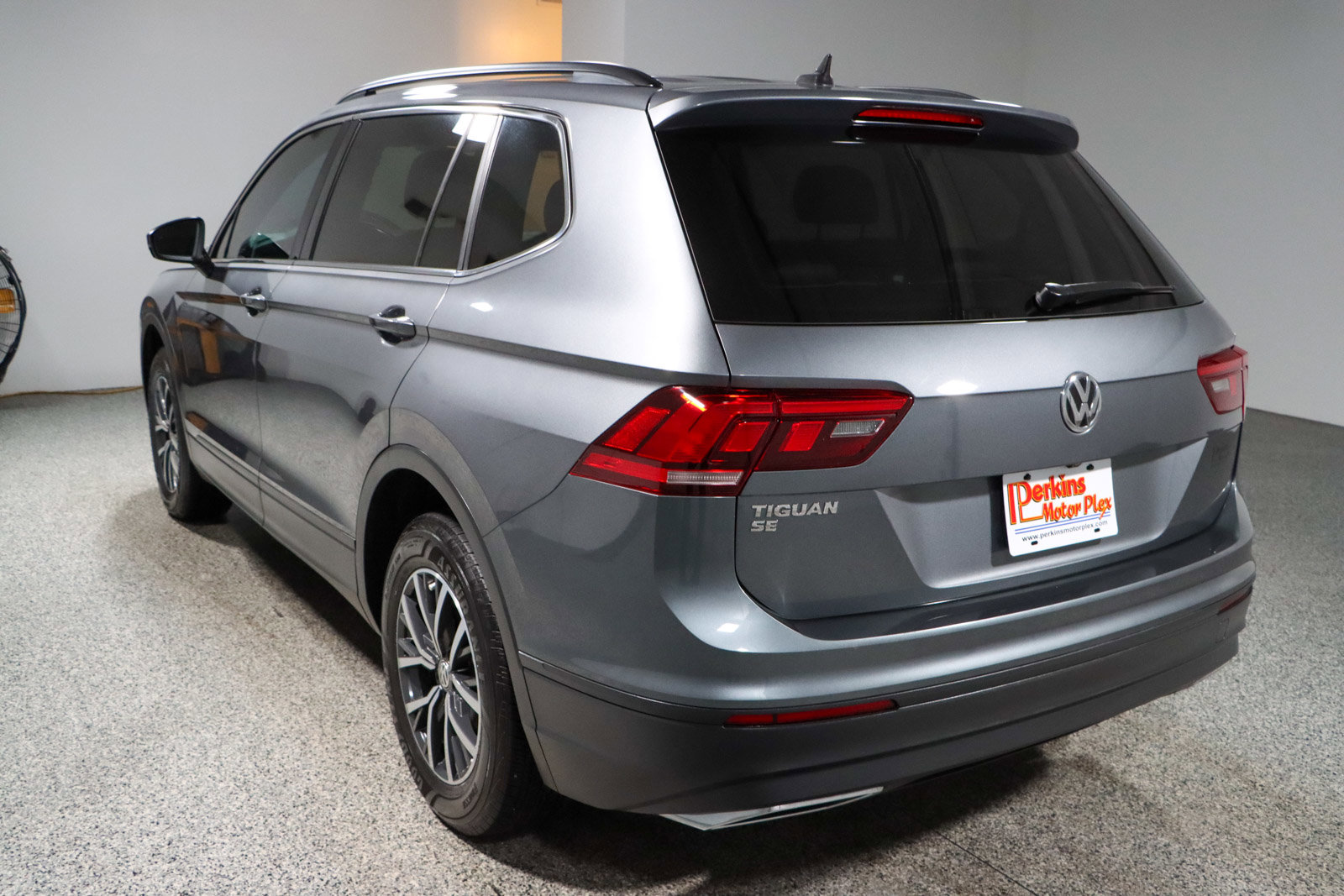 Used 2019 Volkswagen Tiguan SEL Premium R-Line image 9