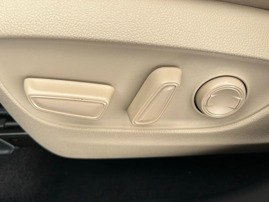 Used 2021 Toyota Highlander Limited image 26