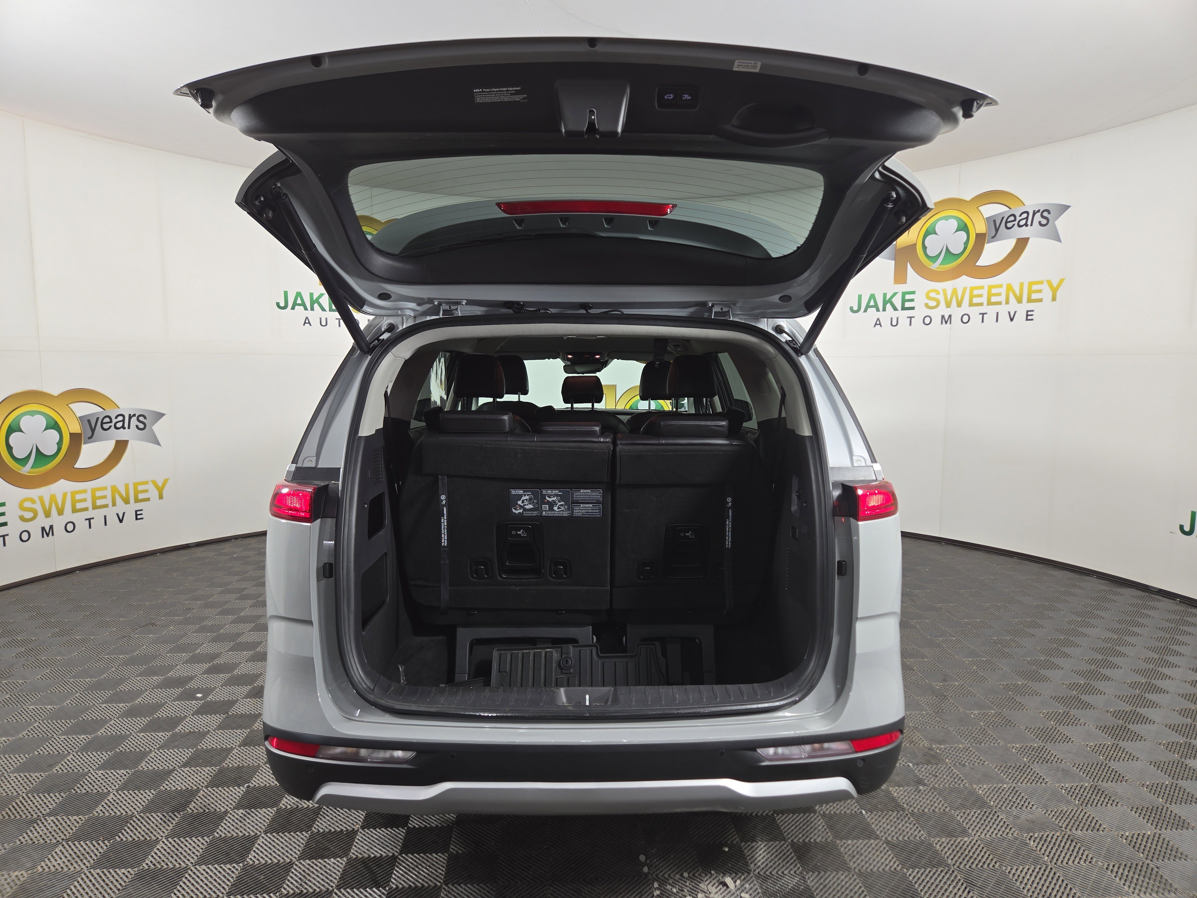 Used 2024 Kia Carnival EX image 35