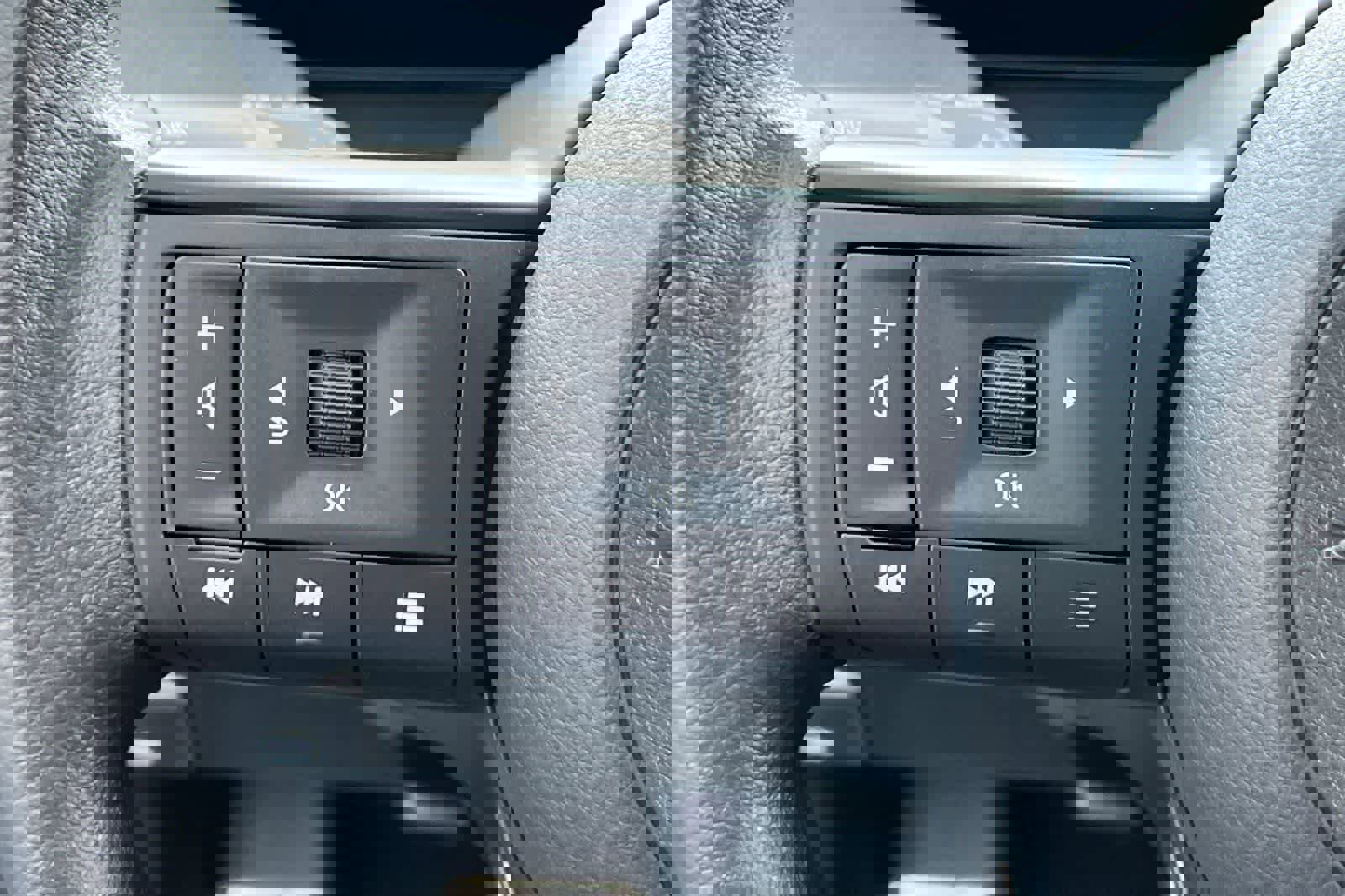 New 2026 Nissan Kicks SV image 29