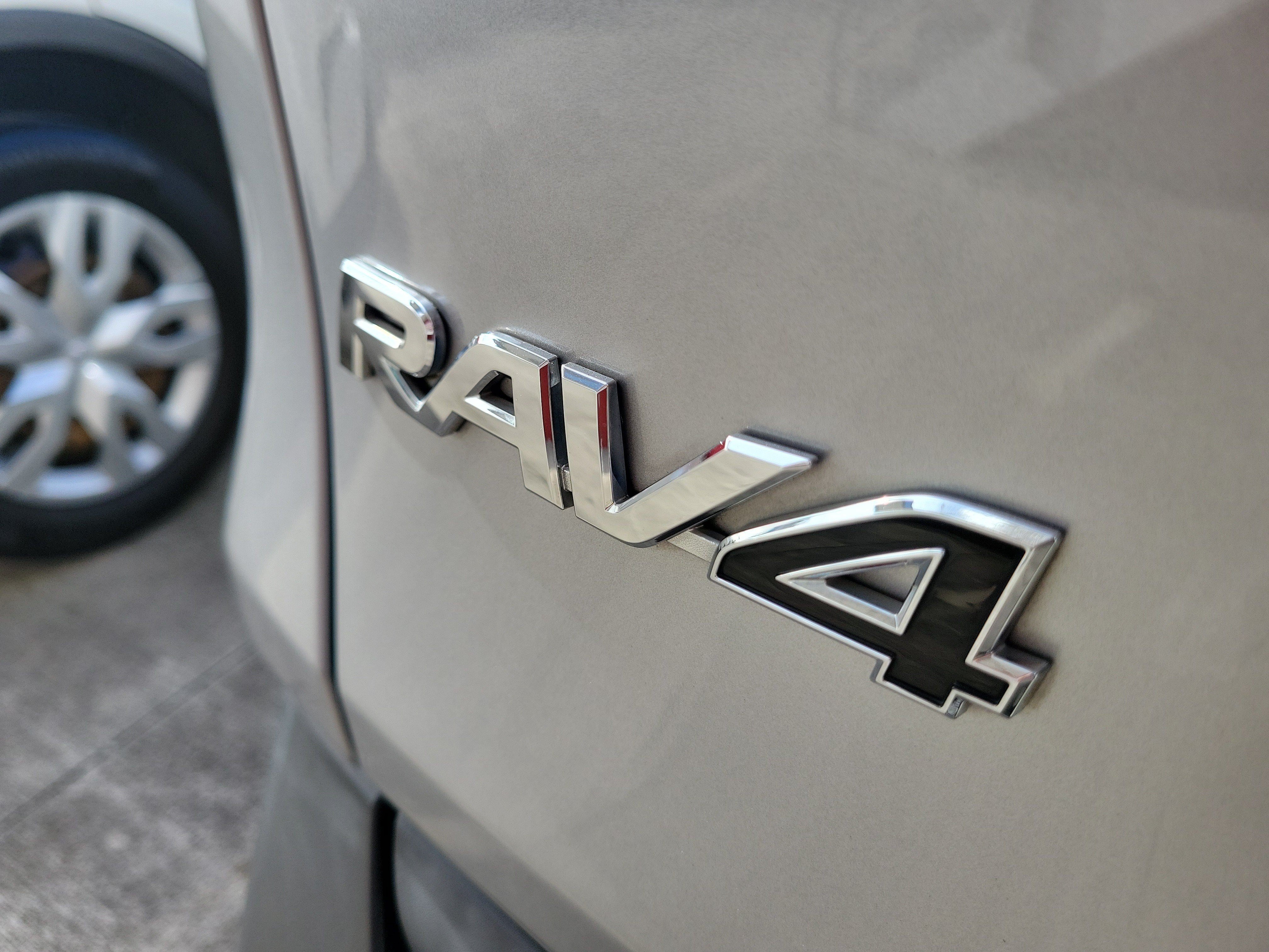 Used 2023 Toyota RAV4 XLE Premium FWD image 9