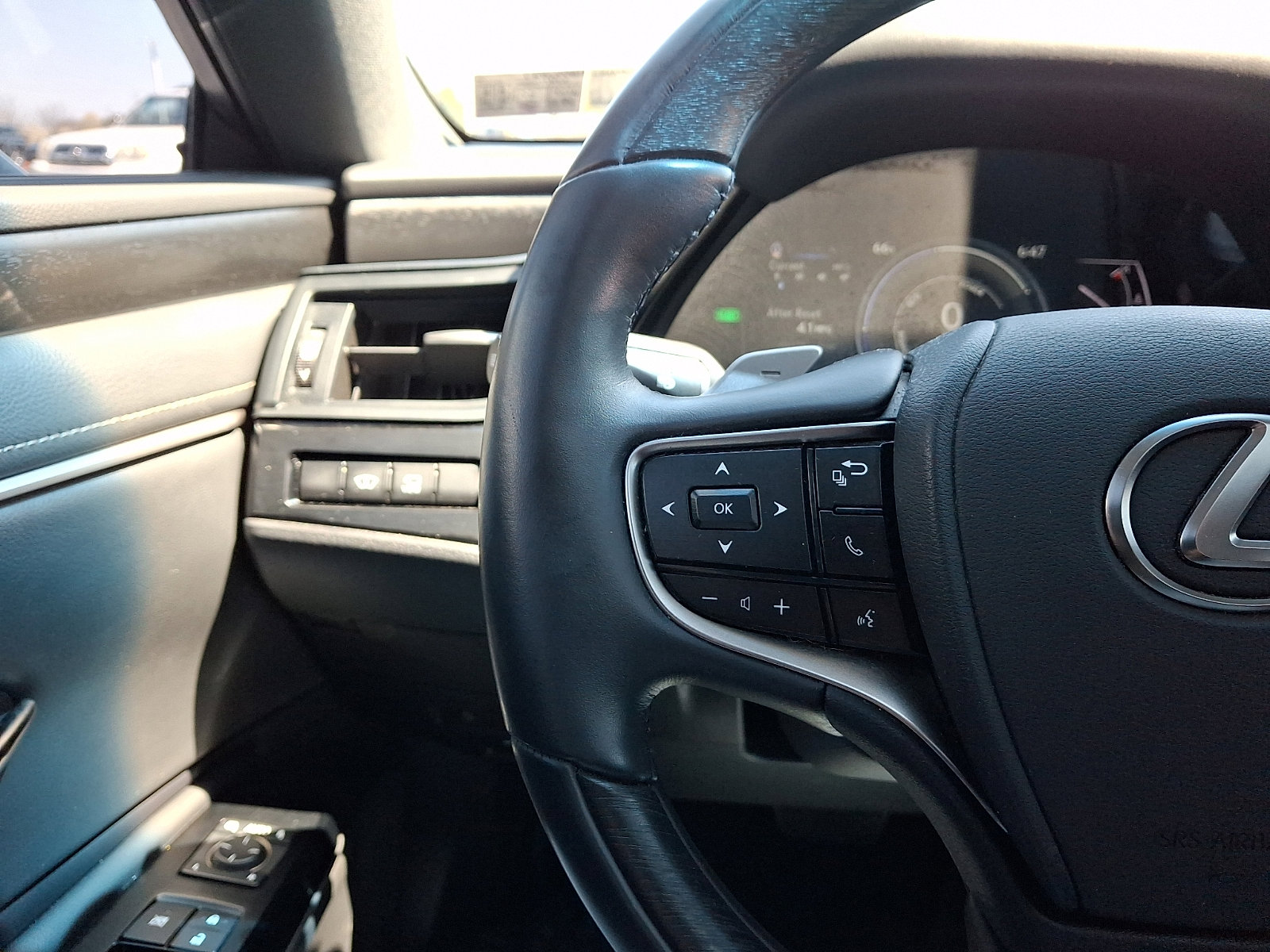 Used 2024 Lexus ES 300h w/ Technology Package image 21