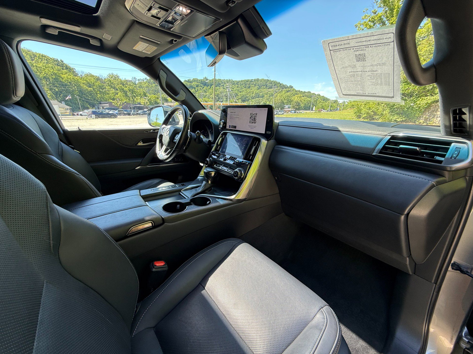 Used 2023 Lexus LX 600 4WD w/ Luxury Package image 18