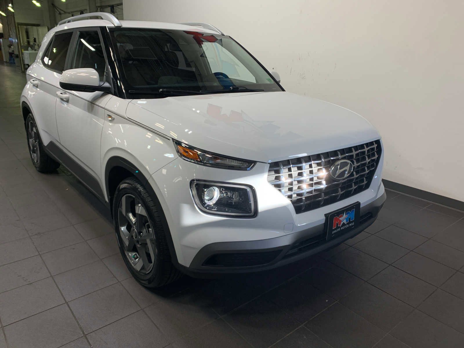 Used 2020 Hyundai Venue SEL w/ Convenience + Premium Package image 2