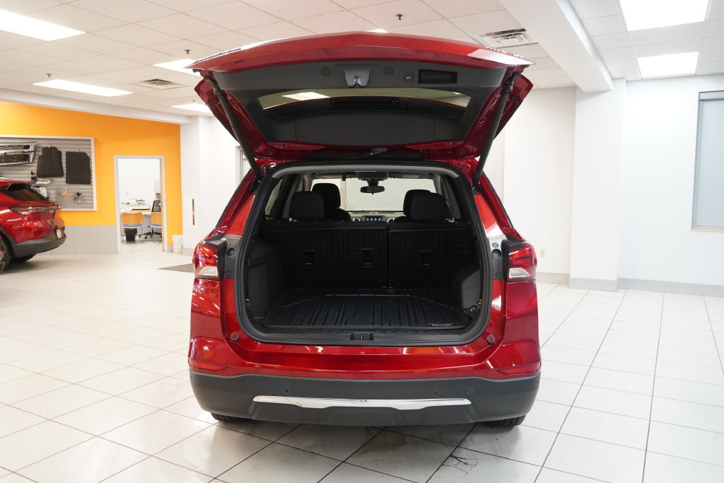 Used 2023 Chevrolet Equinox LT AWD/4WD image 9