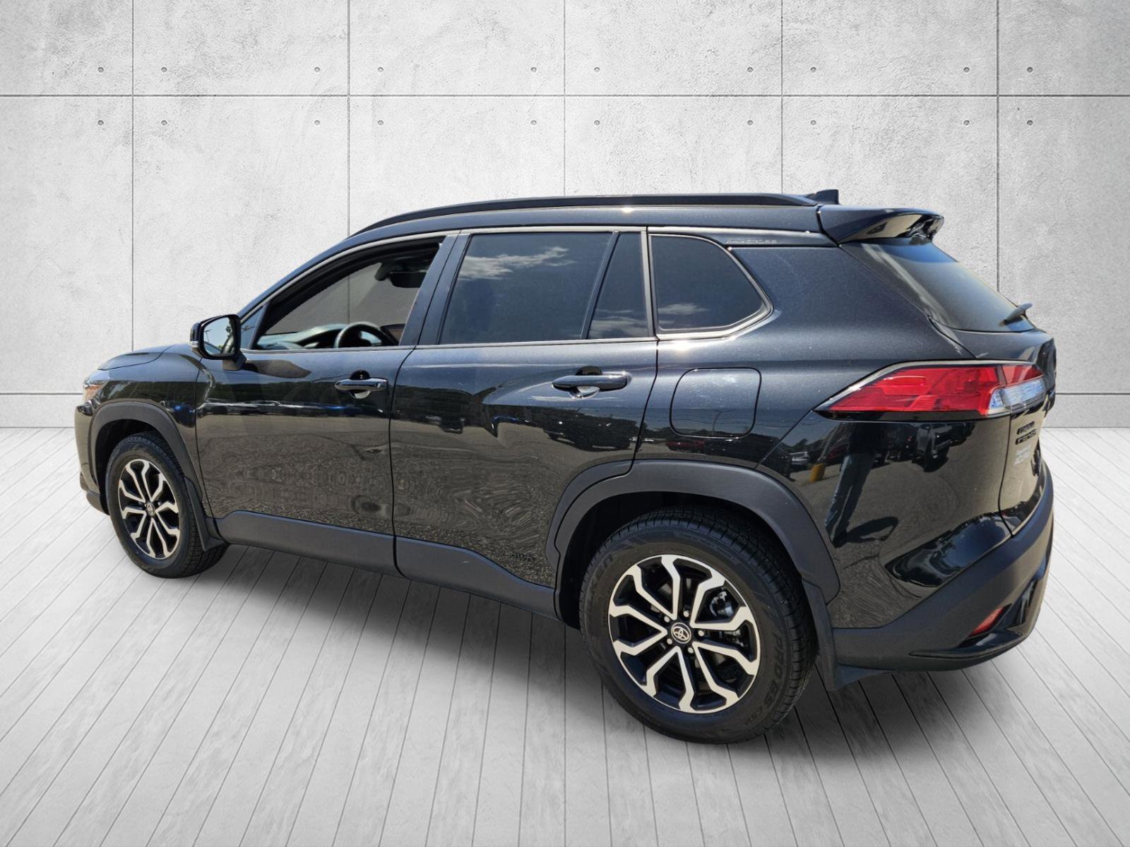 Used 2024 Toyota Corolla Cross S AWD/4WD image 5
