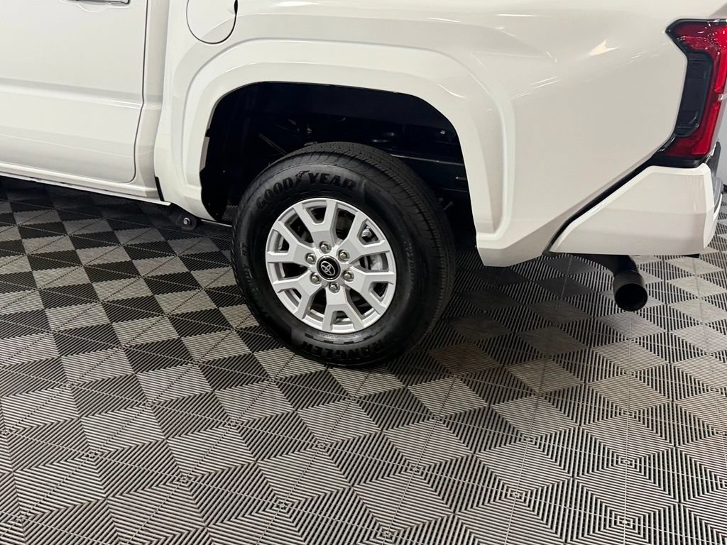 Used 2026 Toyota Tacoma SR5 AWD/4WD image 12