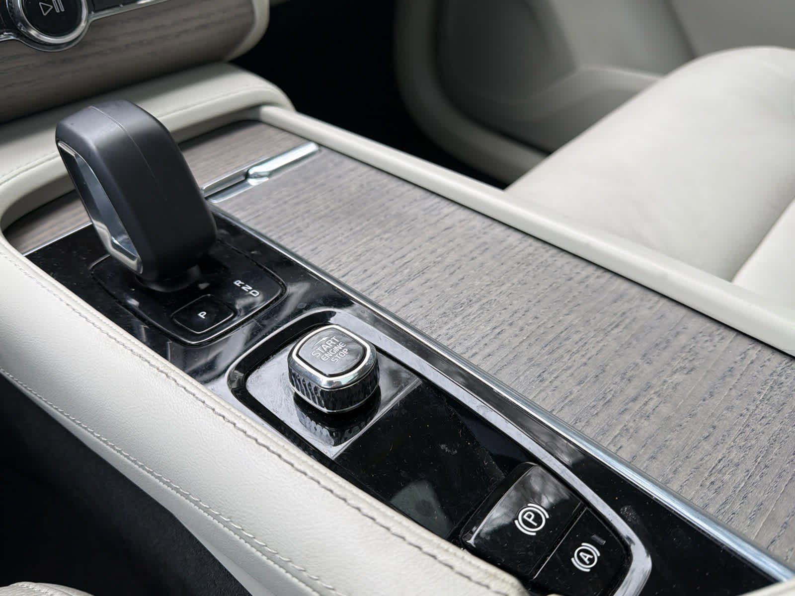 Certified 2023 Volvo XC90 B6 Plus w/ Protection Package Premier image 28