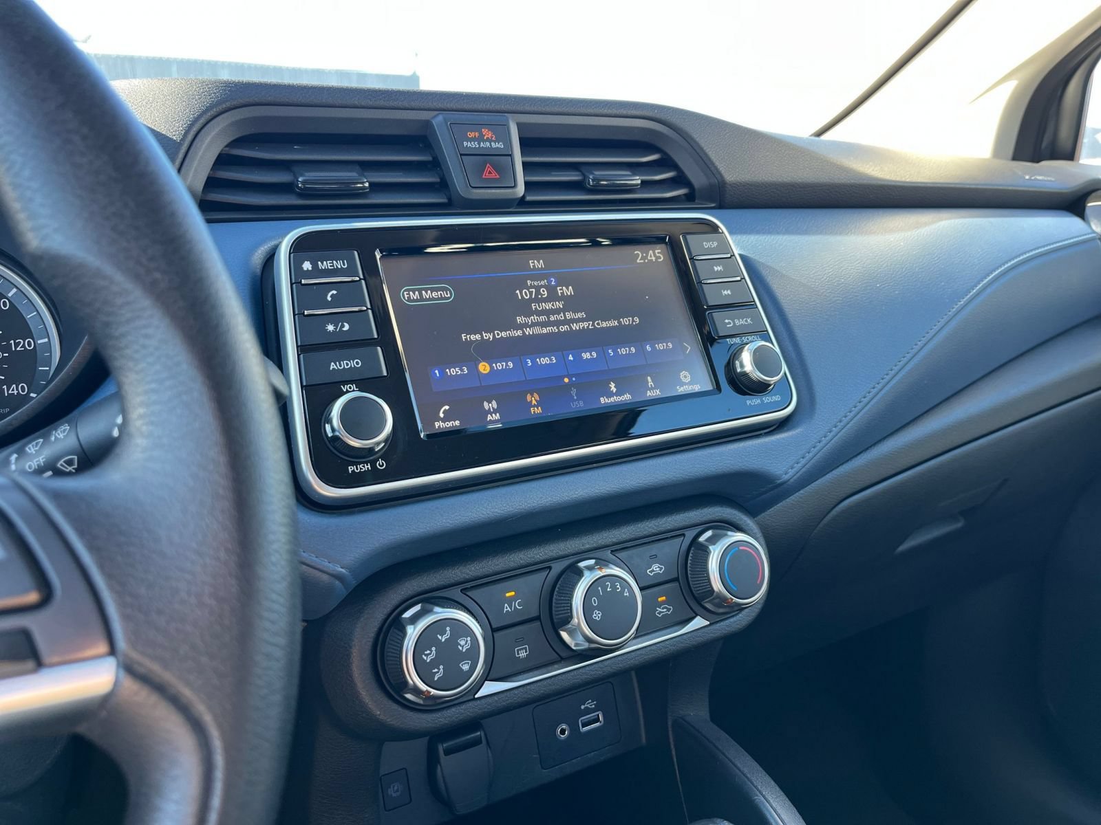 Used 2025 Nissan Versa SV FWD image 19