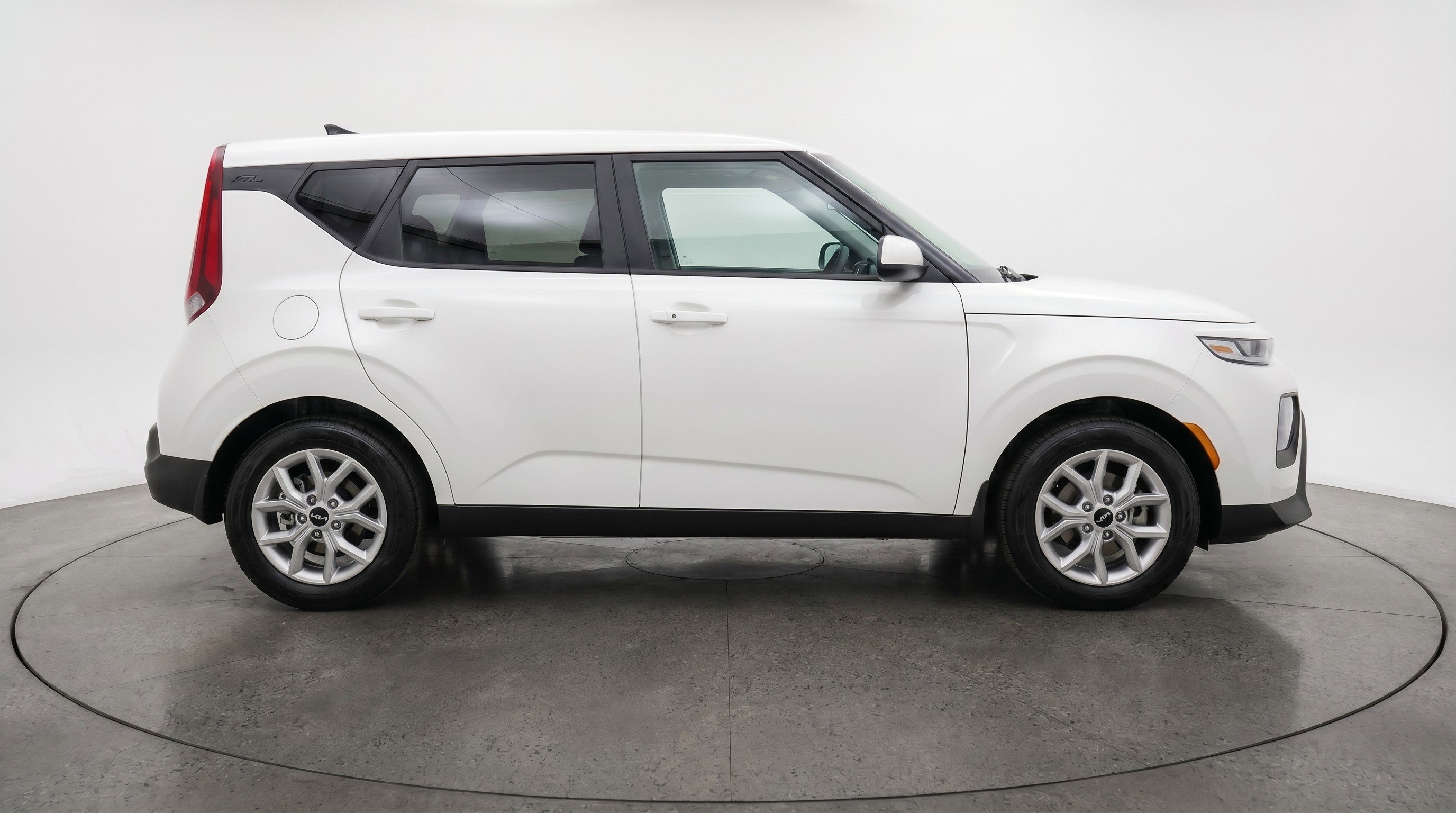 Used 2025 Kia Soul LX w/ LX Technology Package FWD image 11