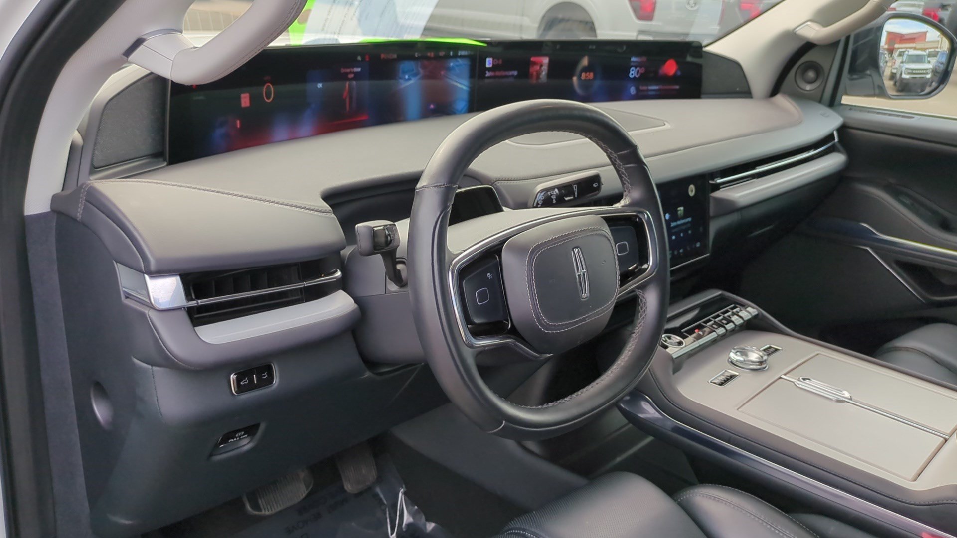 Used 2025 Lincoln Navigator Reserve AWD/4WD image 14