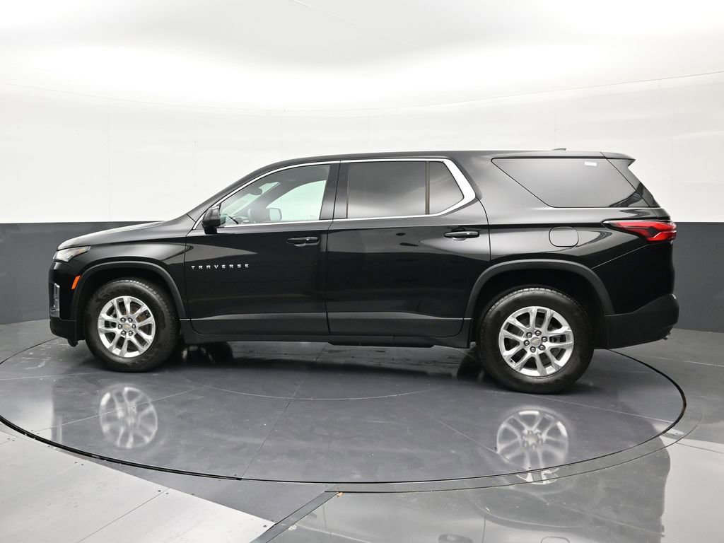 Used 2023 Chevrolet Traverse LS FWD image 2