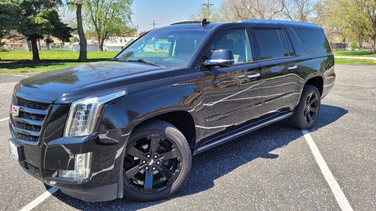 Used 2019 Cadillac Escalade ESV Premium Luxury w/ Escalade Sport Edition AWD/4WD image 2