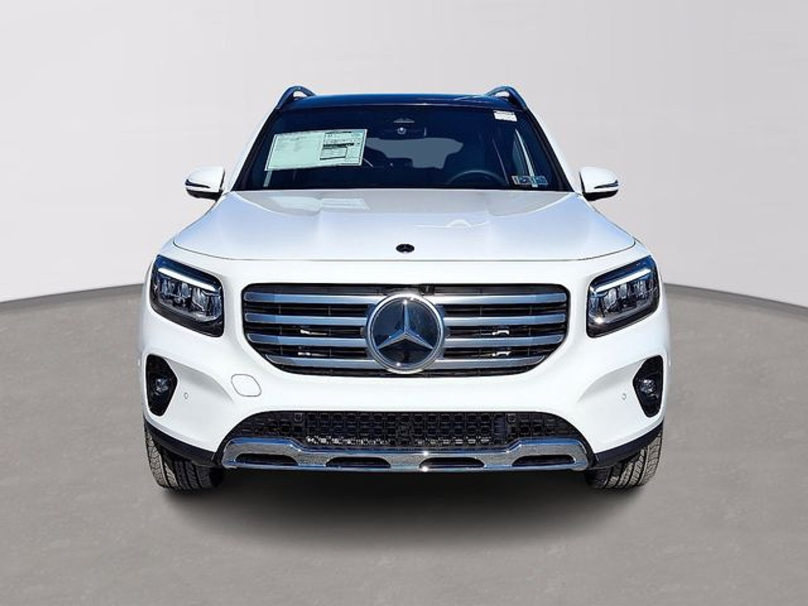 Used 2026 Mercedes-Benz GLB 250 4MATIC image 2