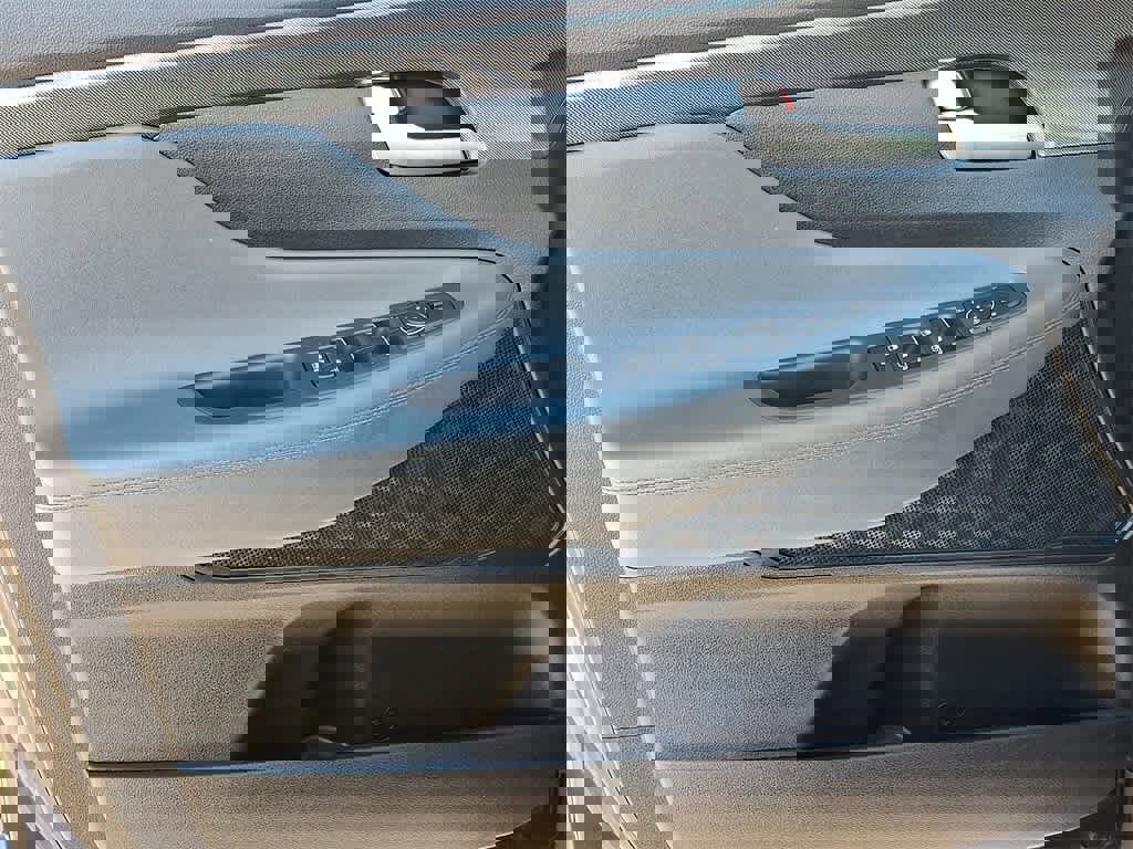 Used 2023 Hyundai Santa Fe SEL image 12