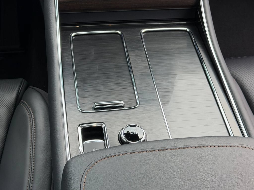 New 2026 Lincoln Aviator Reserve w/ Luxury Package AWD/4WD image 11