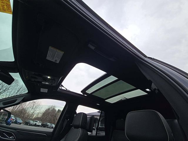 Used 2021 GMC Yukon SLT w/ SLT Premium Package image 16