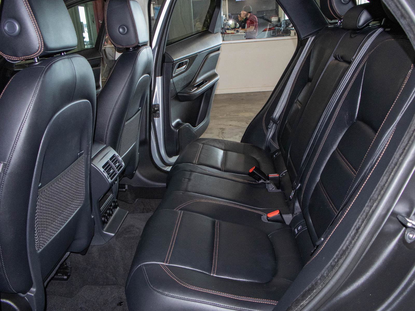 Used 2020 Jaguar F-PACE Prestige image 15