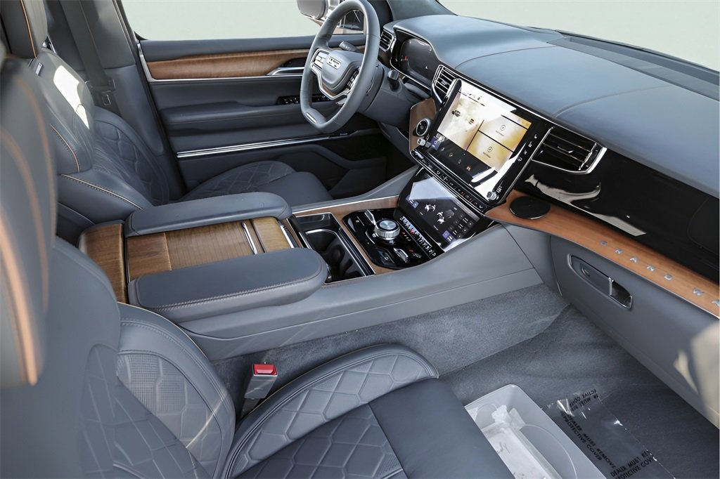 Used 2024 Jeep Grand Wagoneer Series III image 37