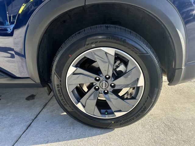 Used 2024 Nissan Rogue SV image 11