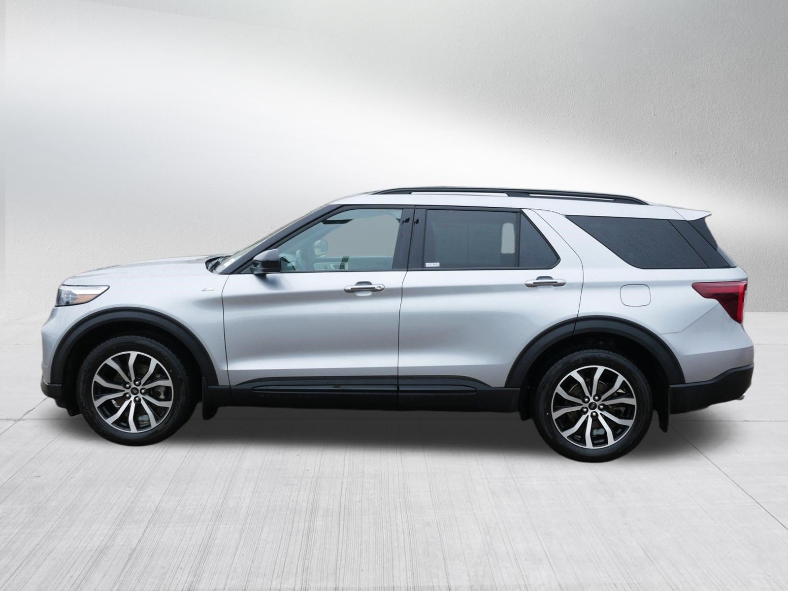 Used 2023 Ford Explorer ST-Line w/ Class IV Trailer Tow Package AWD/4WD image 4