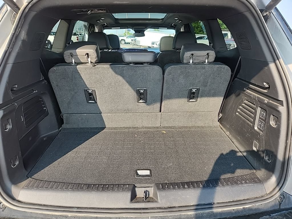 Certified 2025 Buick Enclave Sport Touring w/ Power Package AWD/4WD image 40
