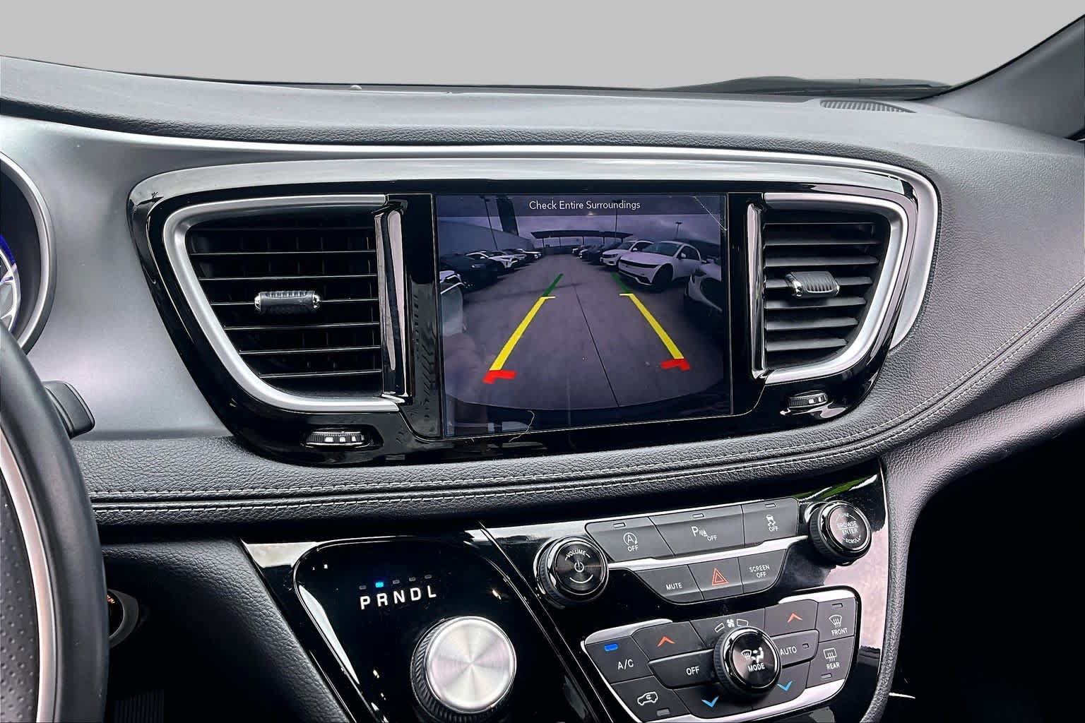 Used 2018 Chrysler Pacifica Limited w/ S Appearance Package FWD image 26