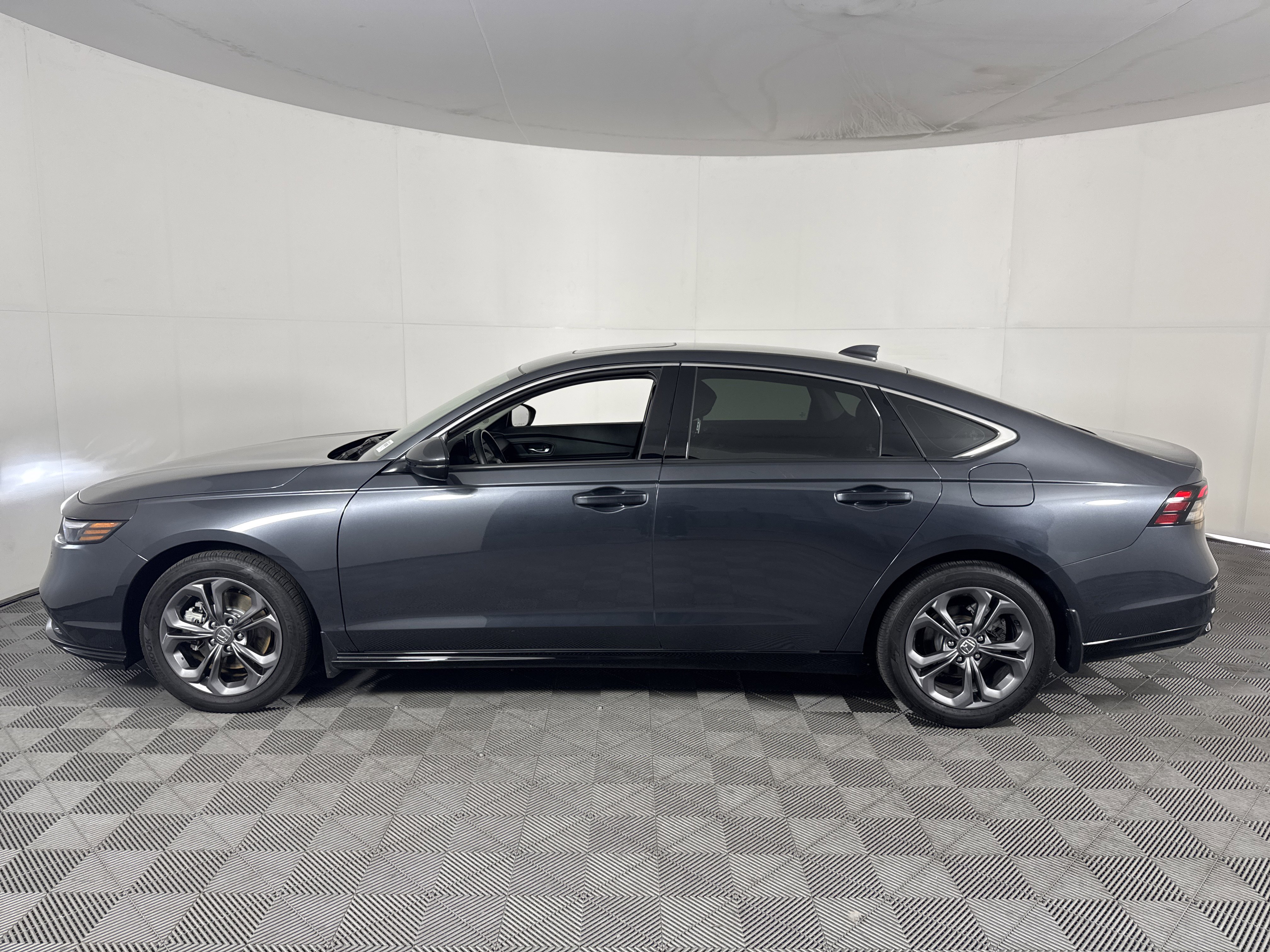 Certified 2025 Honda Accord EX-L image 7