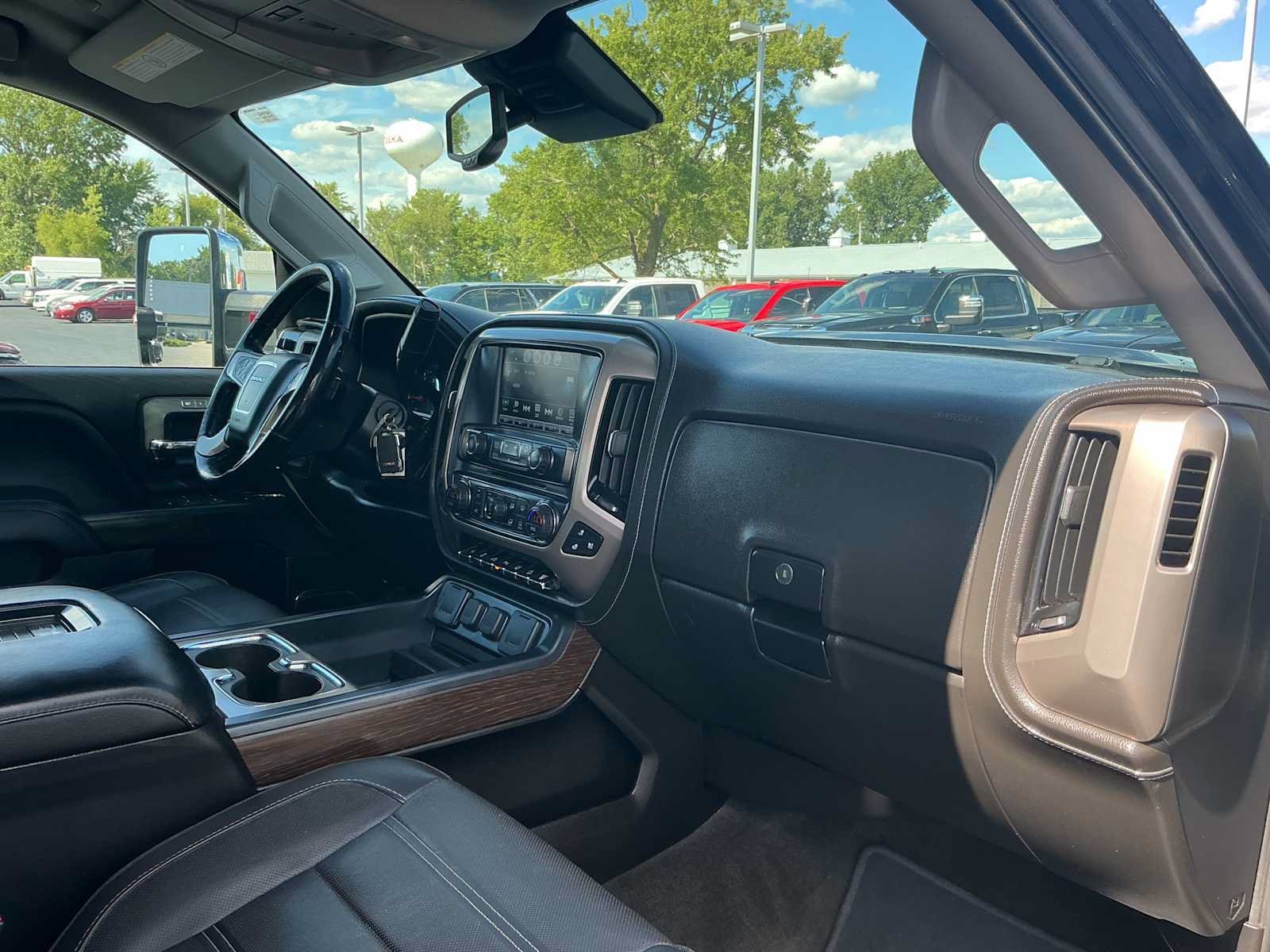 Used 2018 GMC Sierra 2500 Denali w/ Duramax Plus Package AWD/4WD image 25