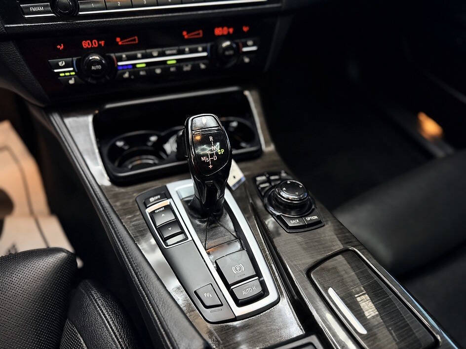 Used 2013 BMW 550i Sedan w/ Executive Pkg RWD image 14
