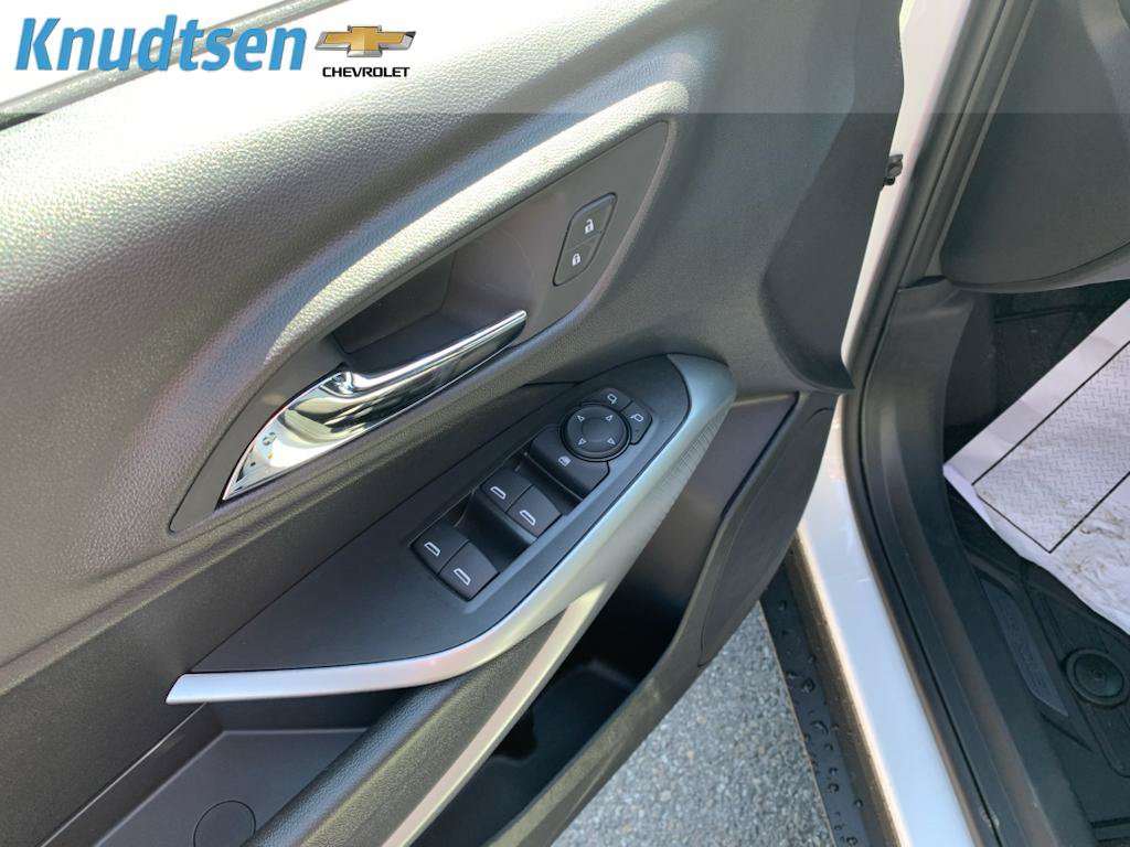 New 2026 Chevrolet Trax RS w/ Sunroof Package FWD image 21