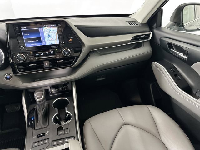 Used 2020 Toyota Highlander XLE AWD/4WD image 27