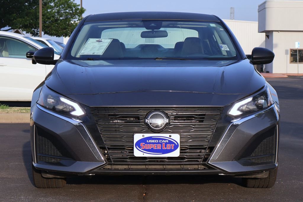Used 2025 Nissan Altima 2.5 SV FWD image 8