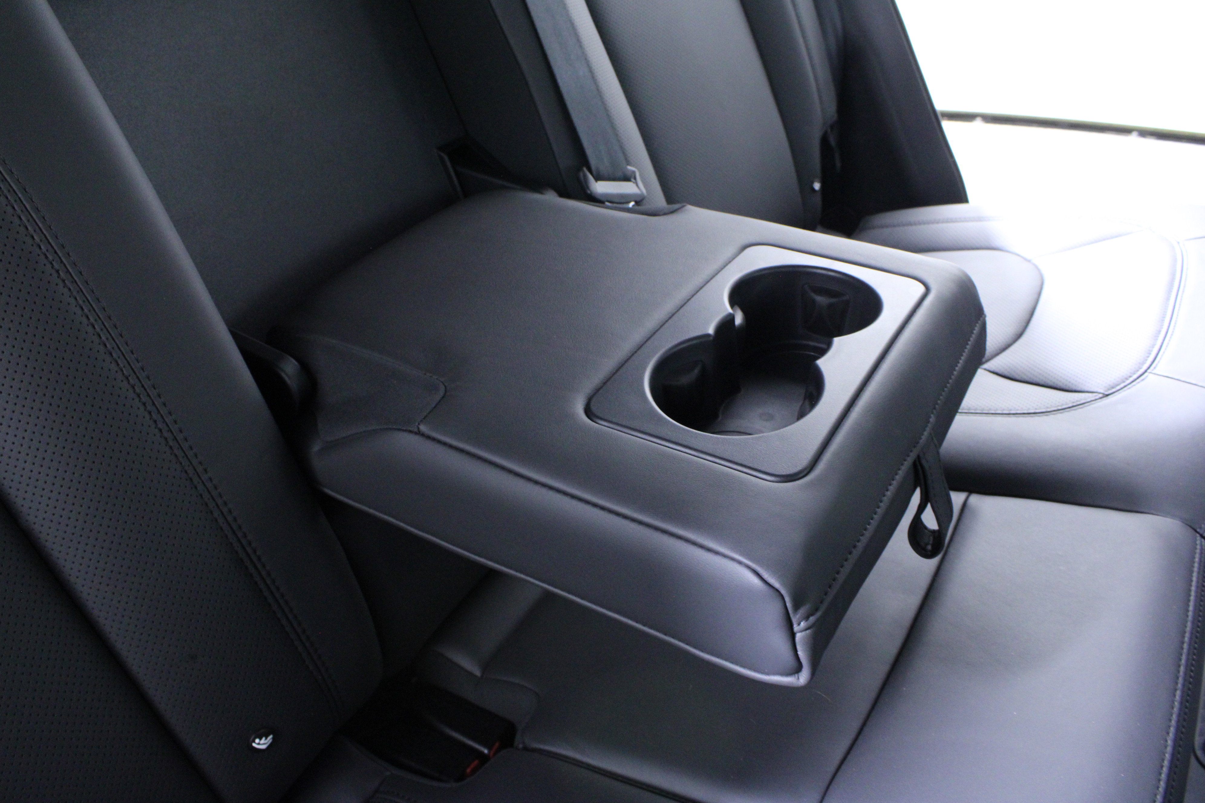 Used 2024 Land Rover Defender 110 S image 14