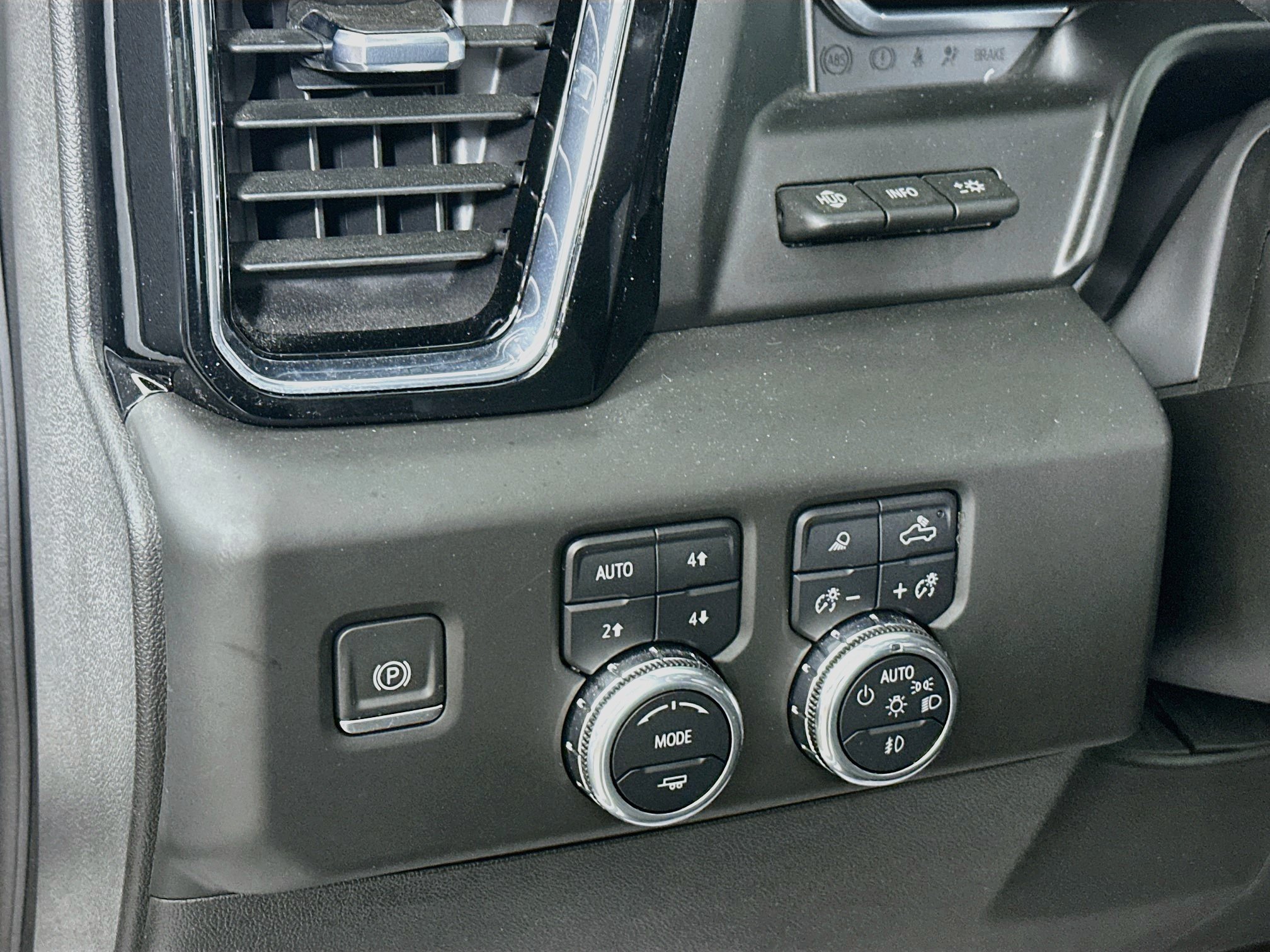 Used 2024 GMC Sierra 1500 Denali w/ Denali Reserve Package AWD/4WD image 10