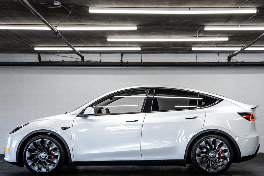 Used 2023 Tesla Model Y Performance AWD/4WD image 2