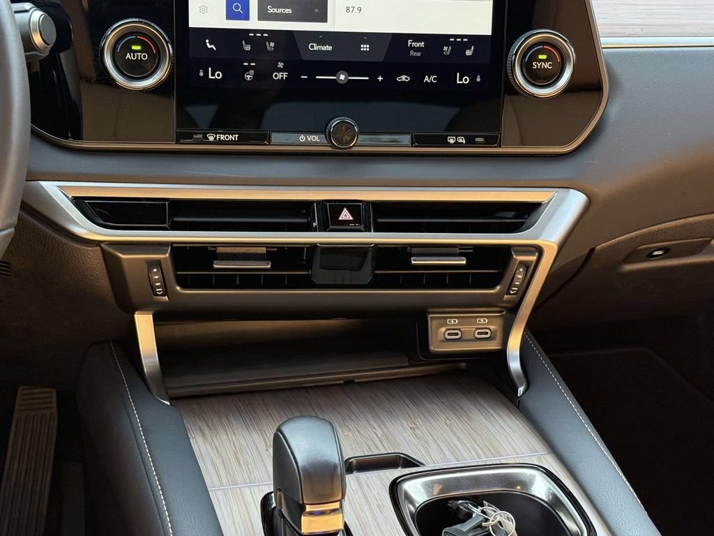 Used 2025 Lexus RX 350 Premium w/ Accessory Package AWD/4WD image 19