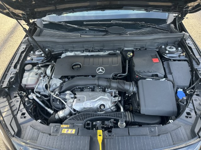Used 2023 Mercedes-Benz GLB 250 4MATIC w/ Premium Package image 26