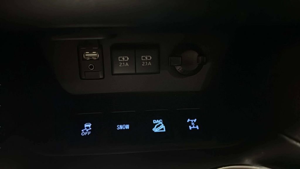 Used 2017 Toyota Highlander XLE AWD/4WD image 33