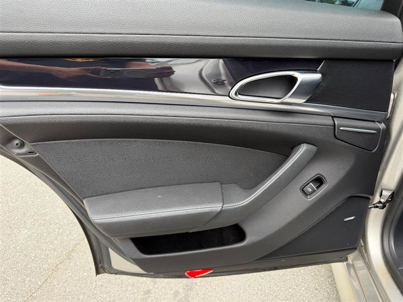 Used 2011 Porsche Panamera image 32