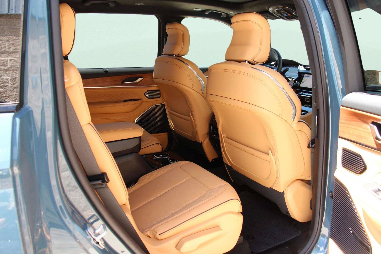 Used 2026 Jeep Grand Cherokee L Summit AWD/4WD image 29
