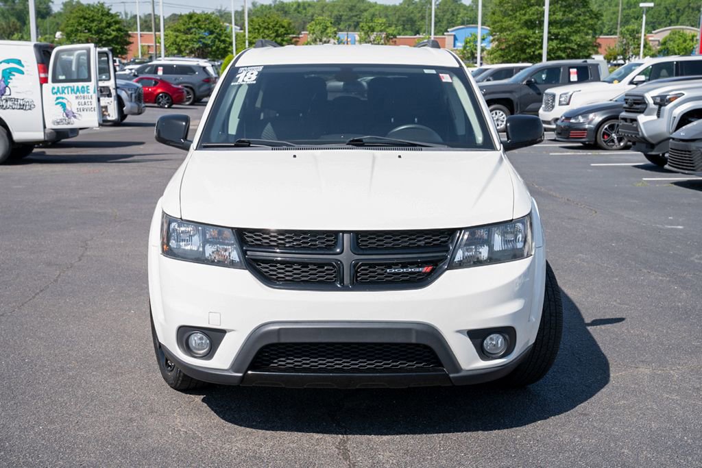 Used 2018 Dodge Journey SXT w/ Blacktop Package FWD image 2