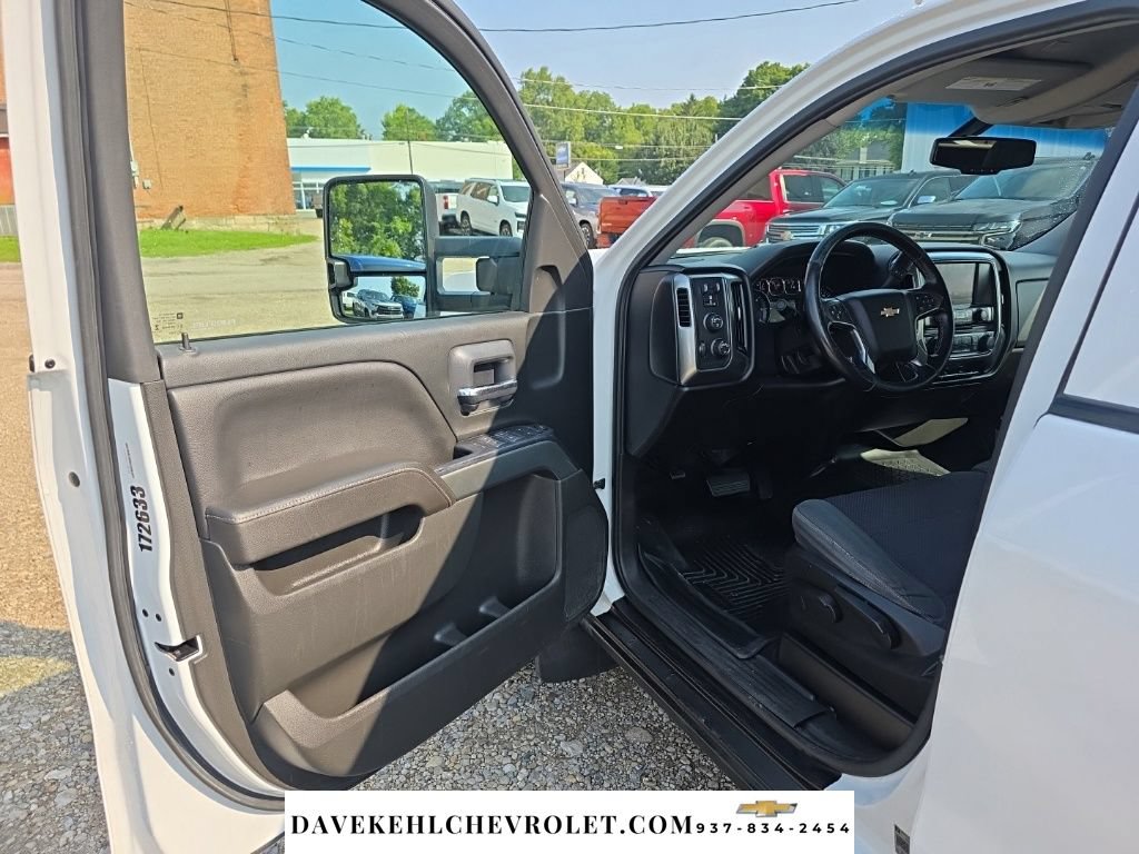 Used 2018 Chevrolet Silverado 1500 LT w/ Trailering Package AWD/4WD image 8