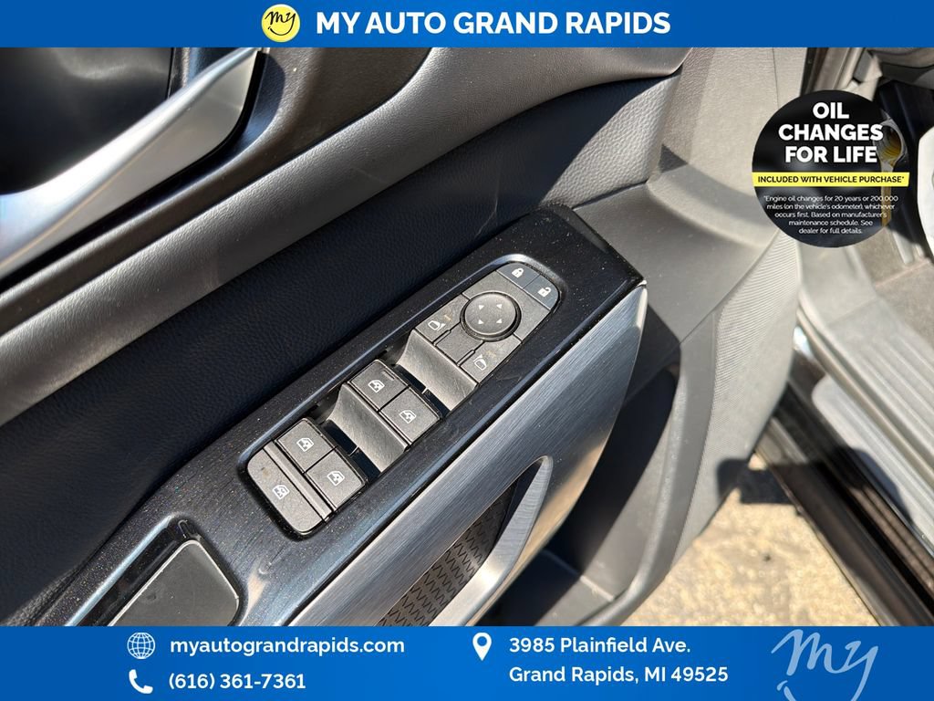 Used 2025 Nissan Pathfinder SL AWD/4WD image 11