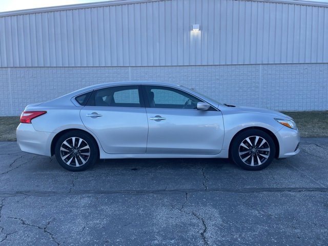 Used 2017 Nissan Altima 2.5 SV image 9