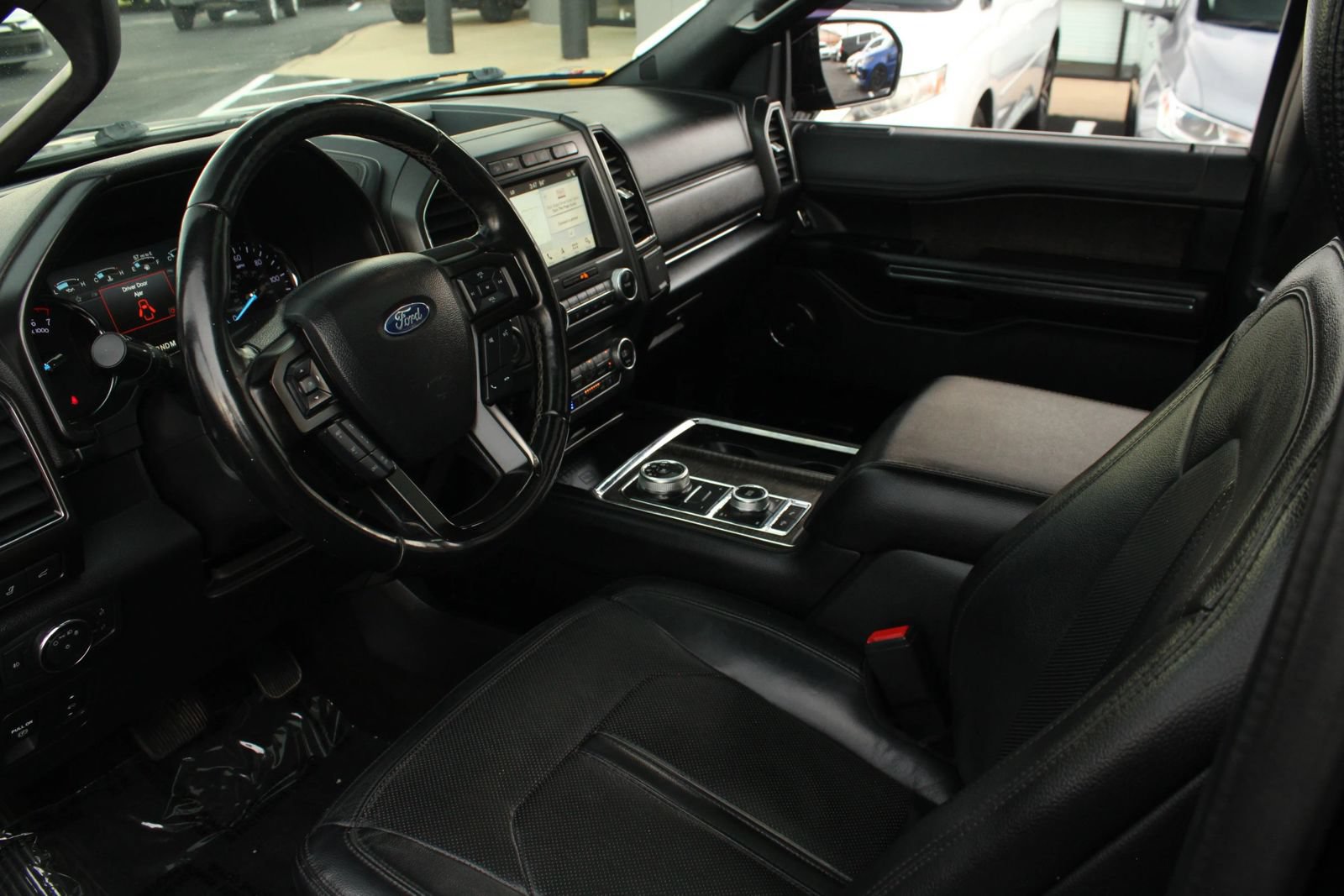 Used 2018 Ford Expedition Limited w/ Equipment Group 302A AWD/4WD image 12