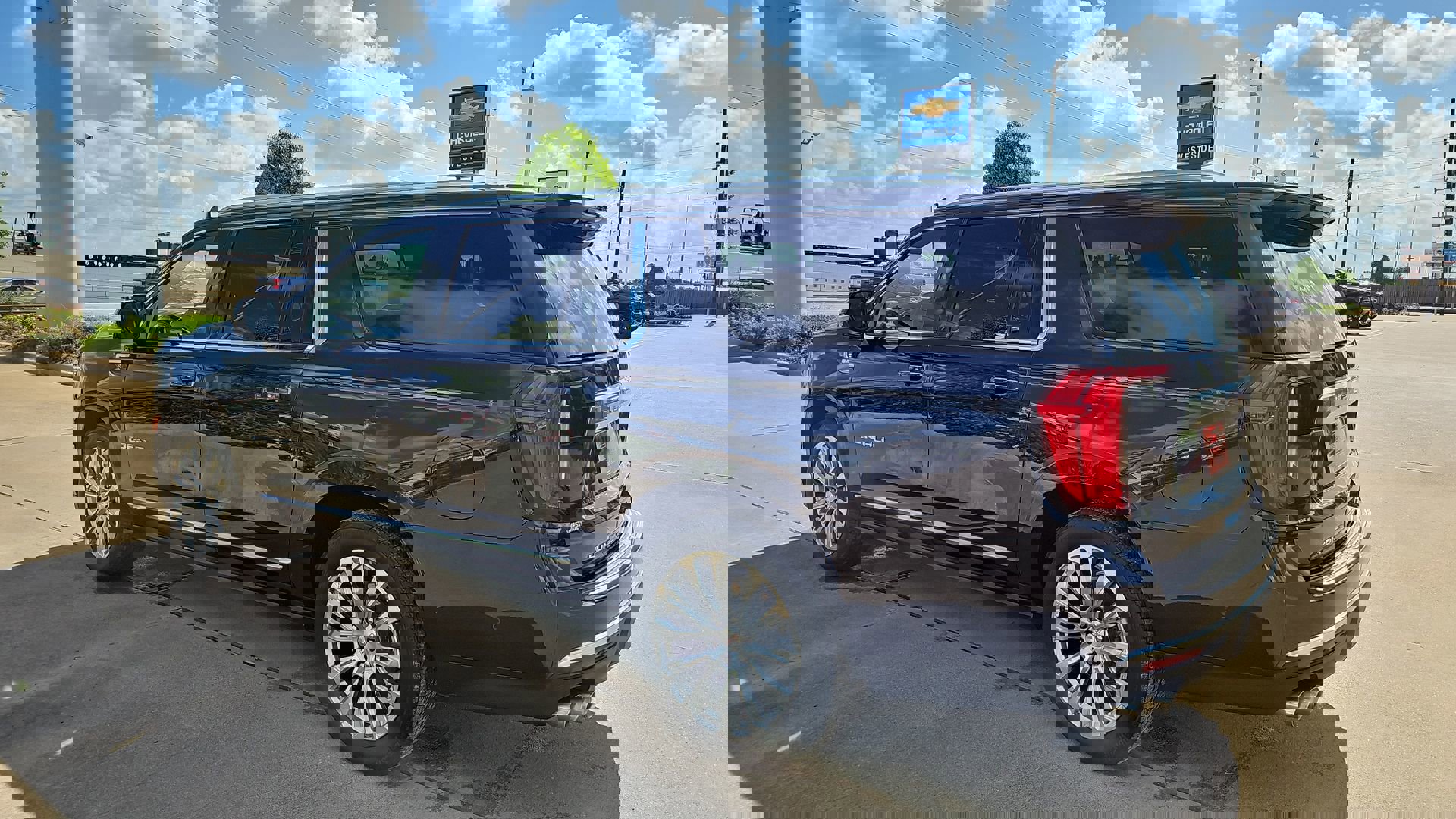 Used 2024 GMC Yukon XL Denali w/ Denali Reserve Package image 37