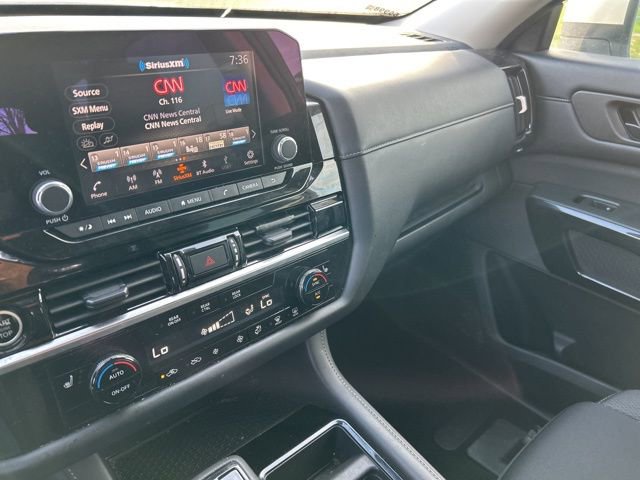 Used 2024 Nissan Pathfinder SV image 8