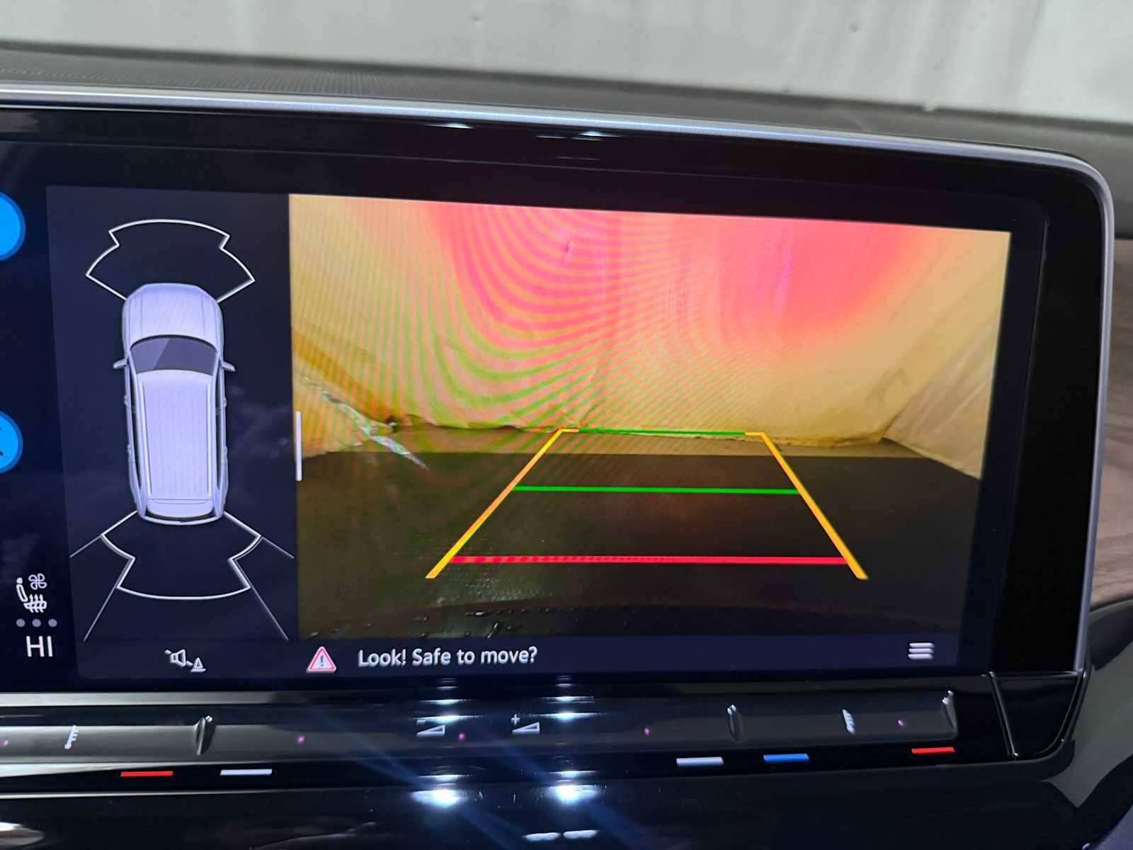 Certified 2025 Volkswagen Atlas SE image 32