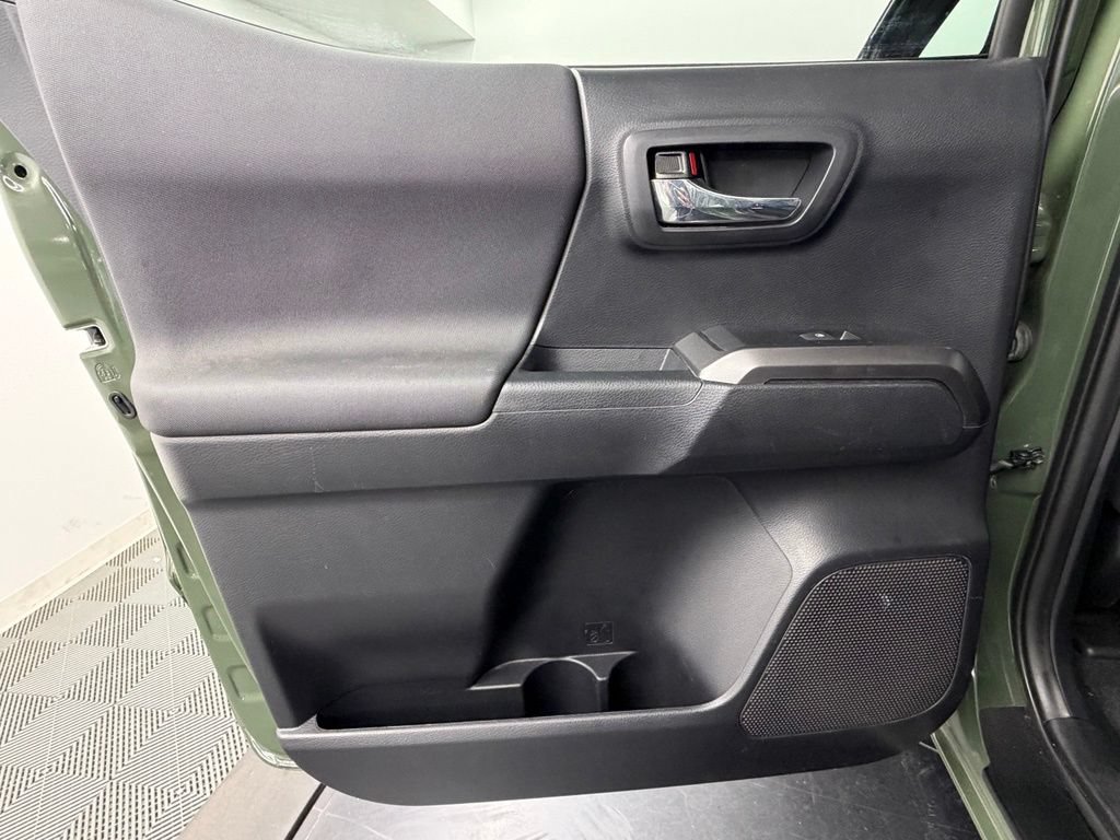 Used 2021 Toyota Tacoma TRD Sport w/ Technology Package RWD image 38